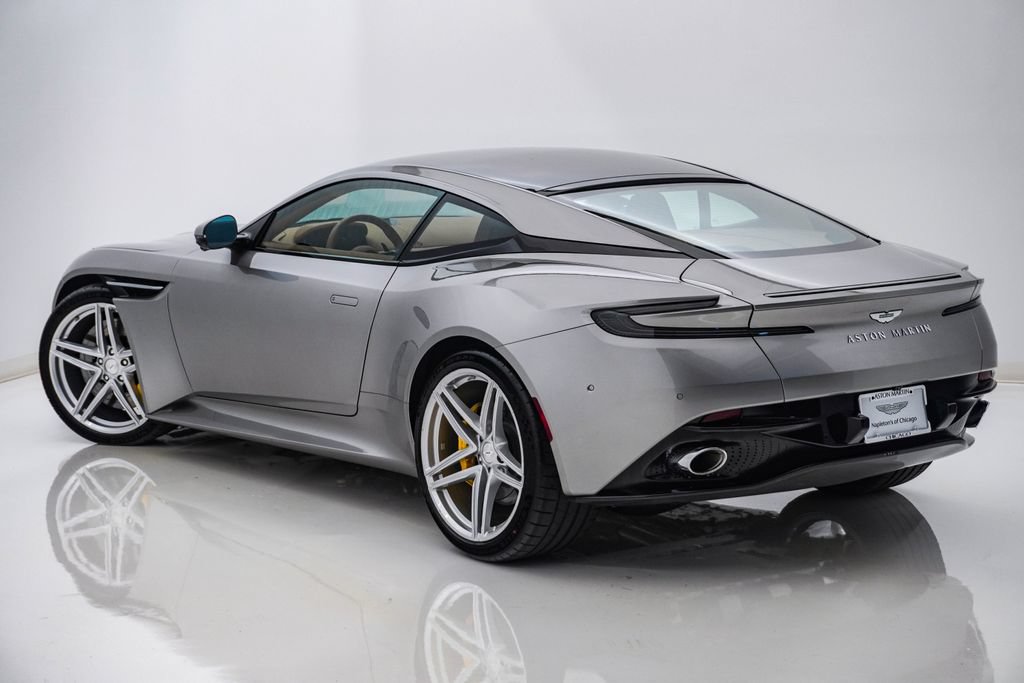 Used 2025 Aston Martin DB12 Coupe RWD image 10