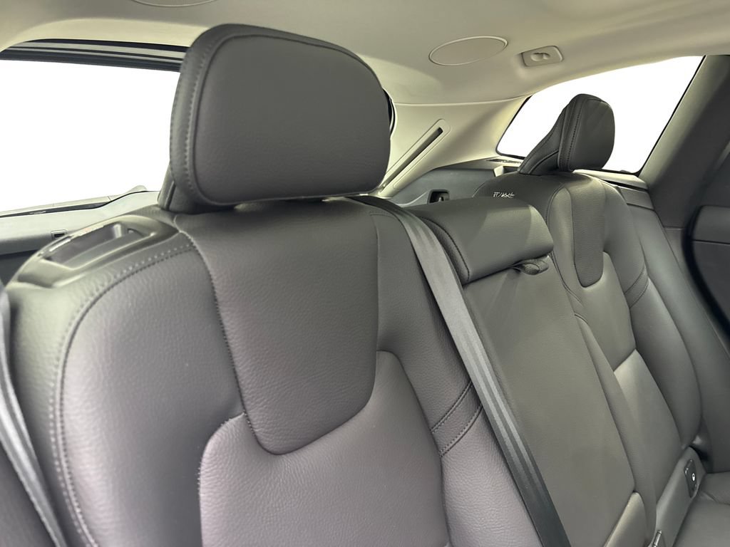 Used 2023 Volvo XC60 B5 Plus FWD image 40