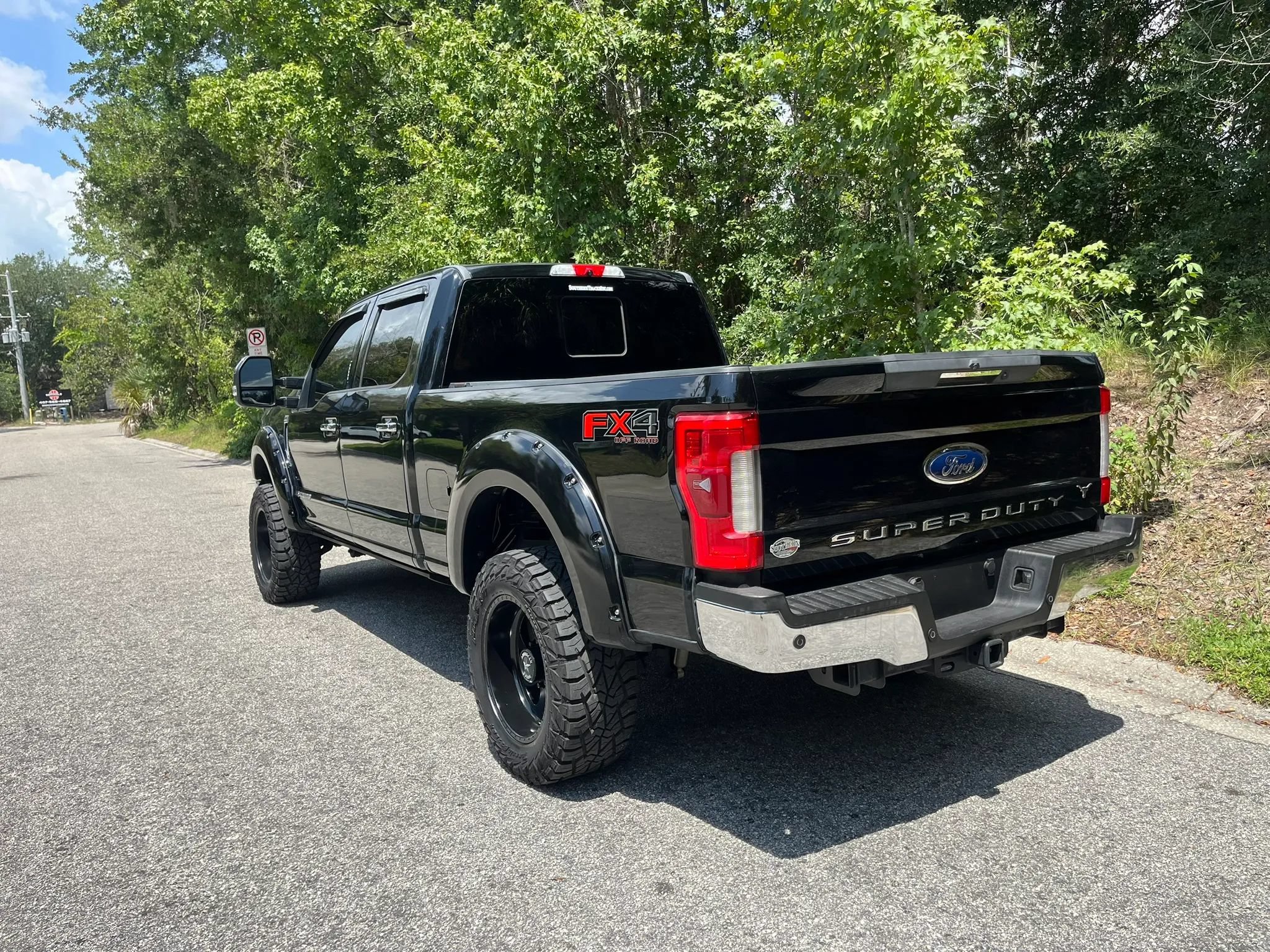 Used 2017 Ford F250 Lariat w/ Lariat Ultimate Package AWD/4WD image 6