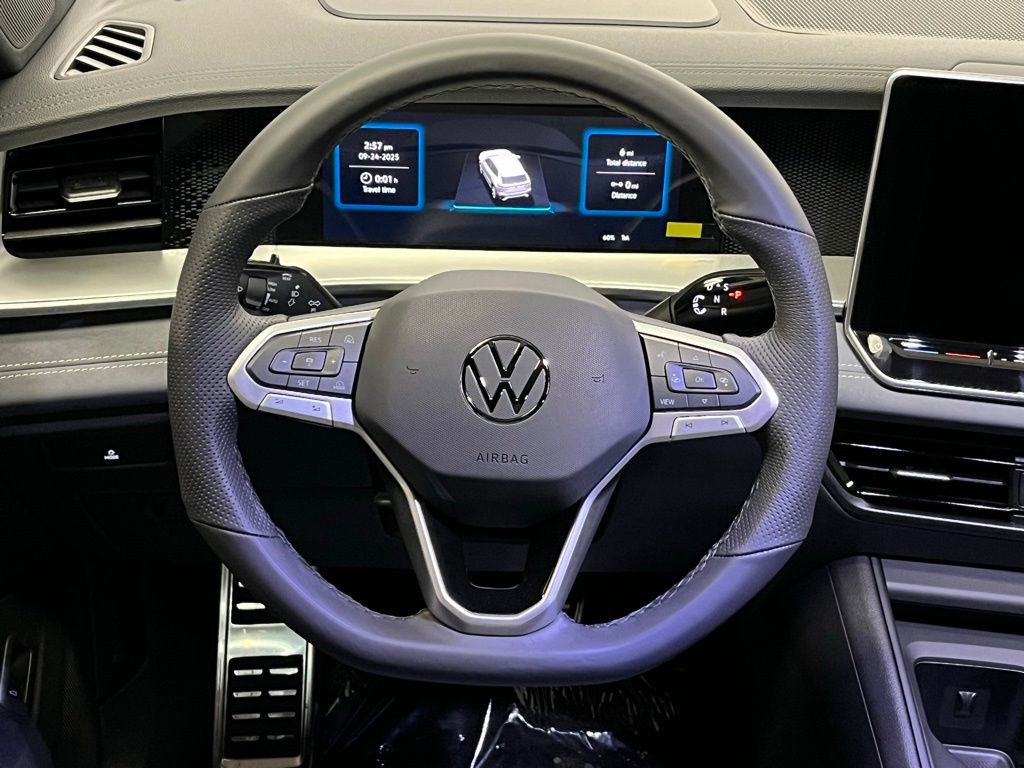 New 2025 Volkswagen Tiguan SE R-Line image 9