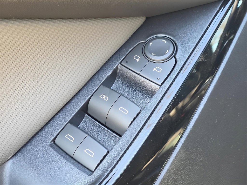 New 2026 Chevrolet Equinox LT w/ Convenience Package II image 16