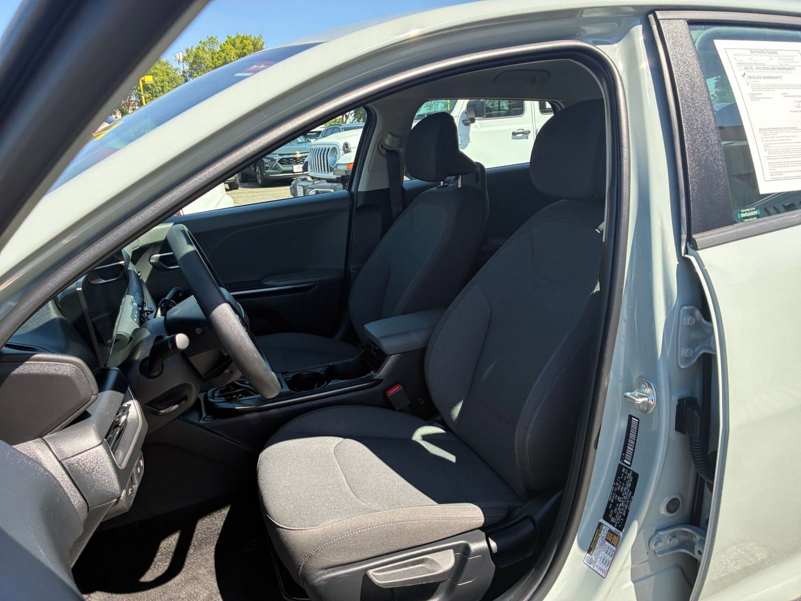 Used 2025 Kia K4 LXS image 25