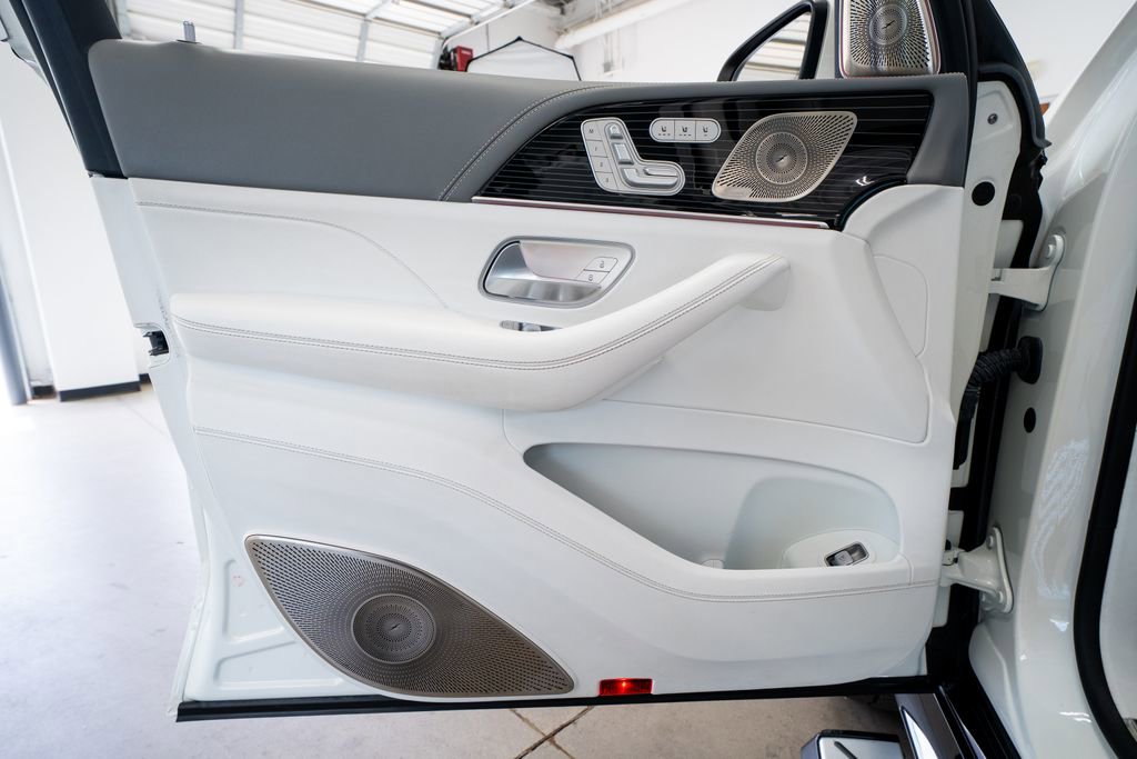 Used 2023 Mercedes-Benz Maybach GLS 600 4MATIC image 31