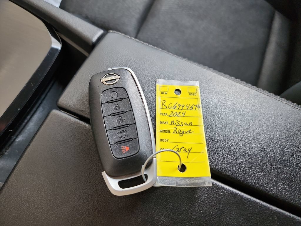 Used 2024 Nissan Rogue SV FWD image 42