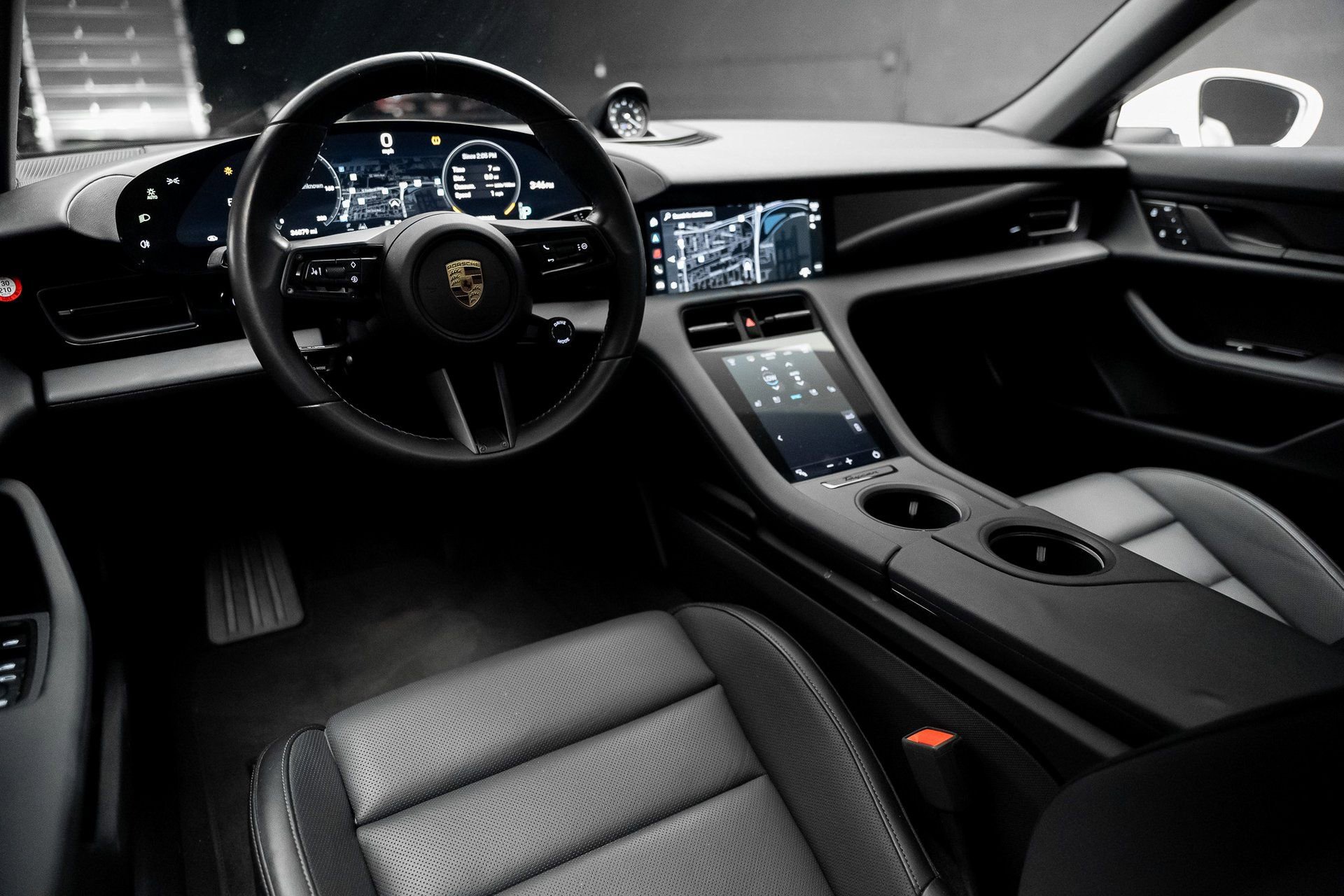 Used 2022 Porsche Taycan image 2