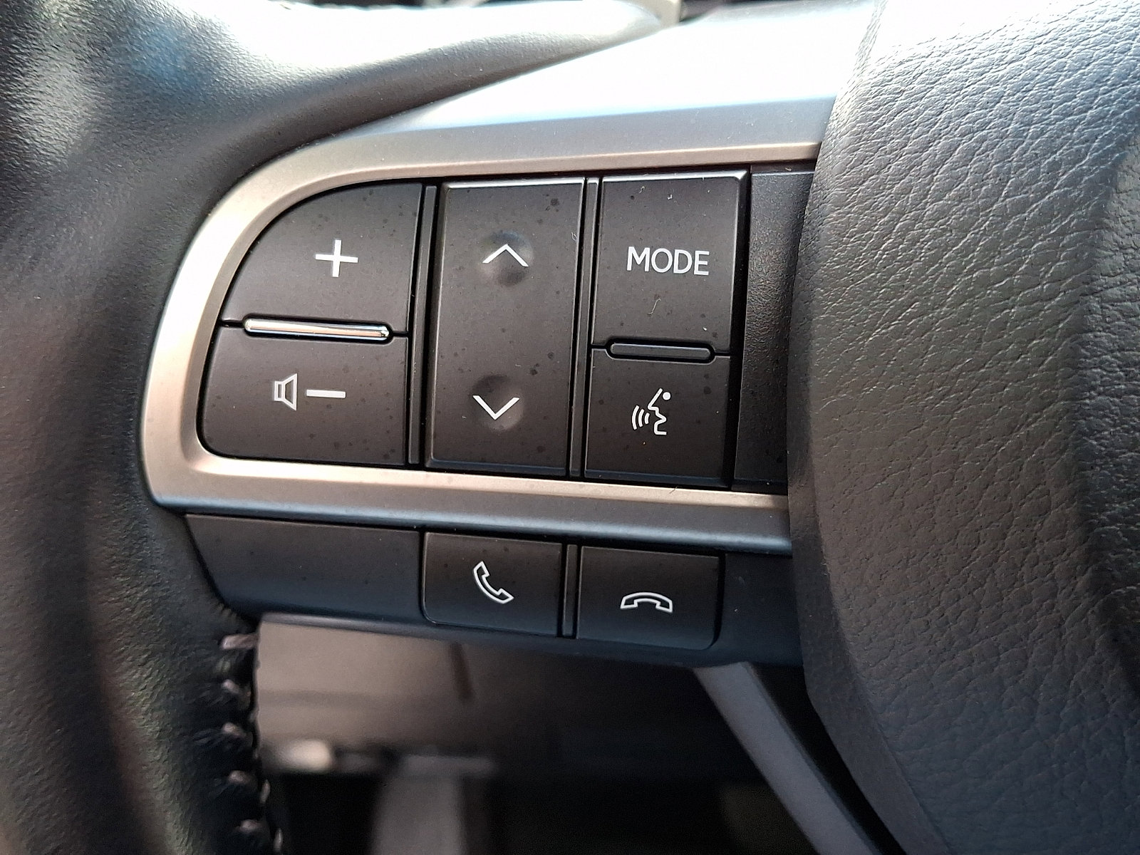 Certified 2020 Lexus LX 570 4WD w/ 3rd Row & Luxury Pkg image 22