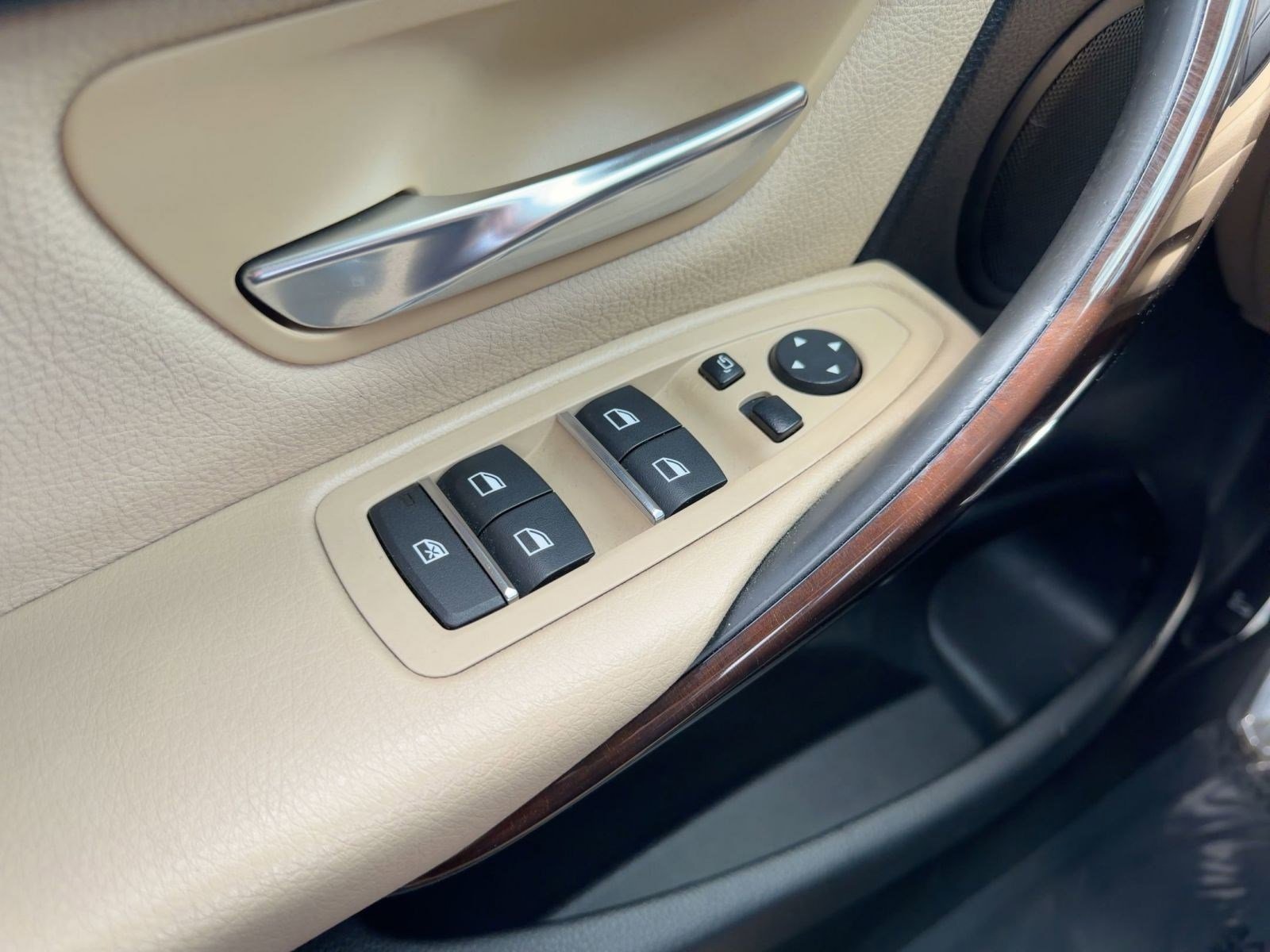 Used 2017 BMW 320i xDrive Sedan image 13