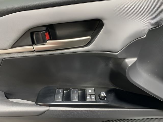 Used 2025 Toyota Camry LE AWD/4WD image 10