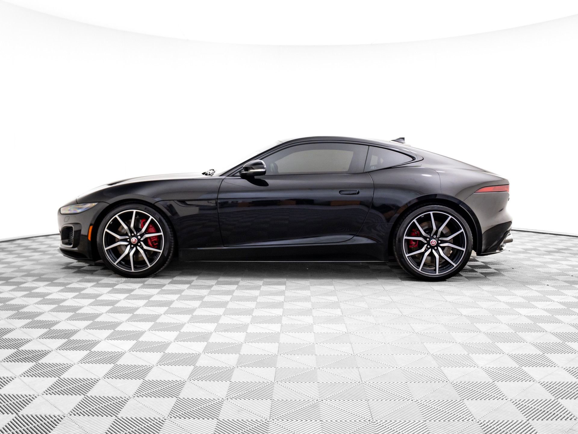Used 2023 Jaguar F-TYPE R video 2