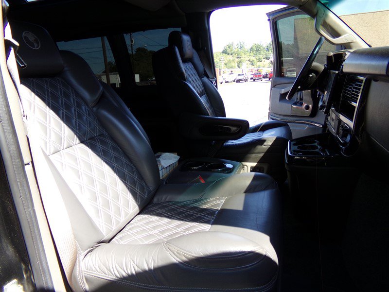 Used 2022 Chevrolet Express 2500 Extended RWD image 25