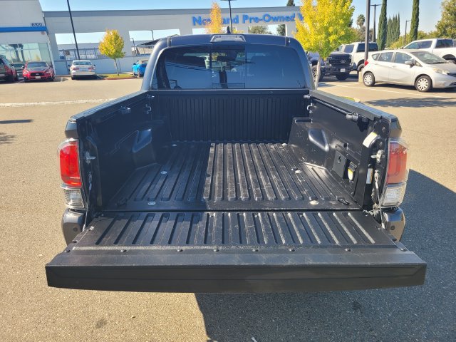 Used 2022 Toyota Tacoma TRD Off-Road w/ Technology Package AWD/4WD image 11