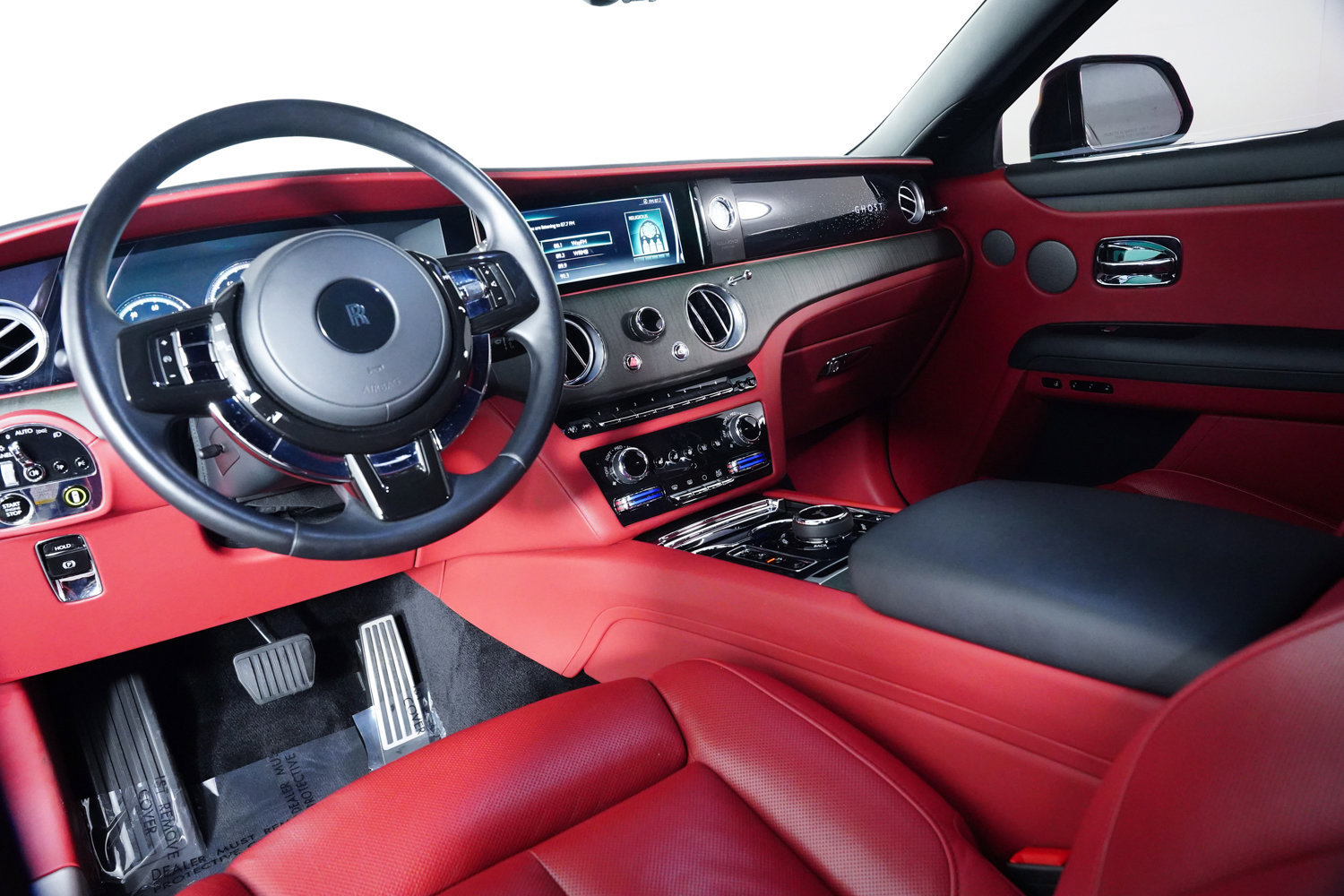 Used 2022 Rolls-Royce Ghost image 2