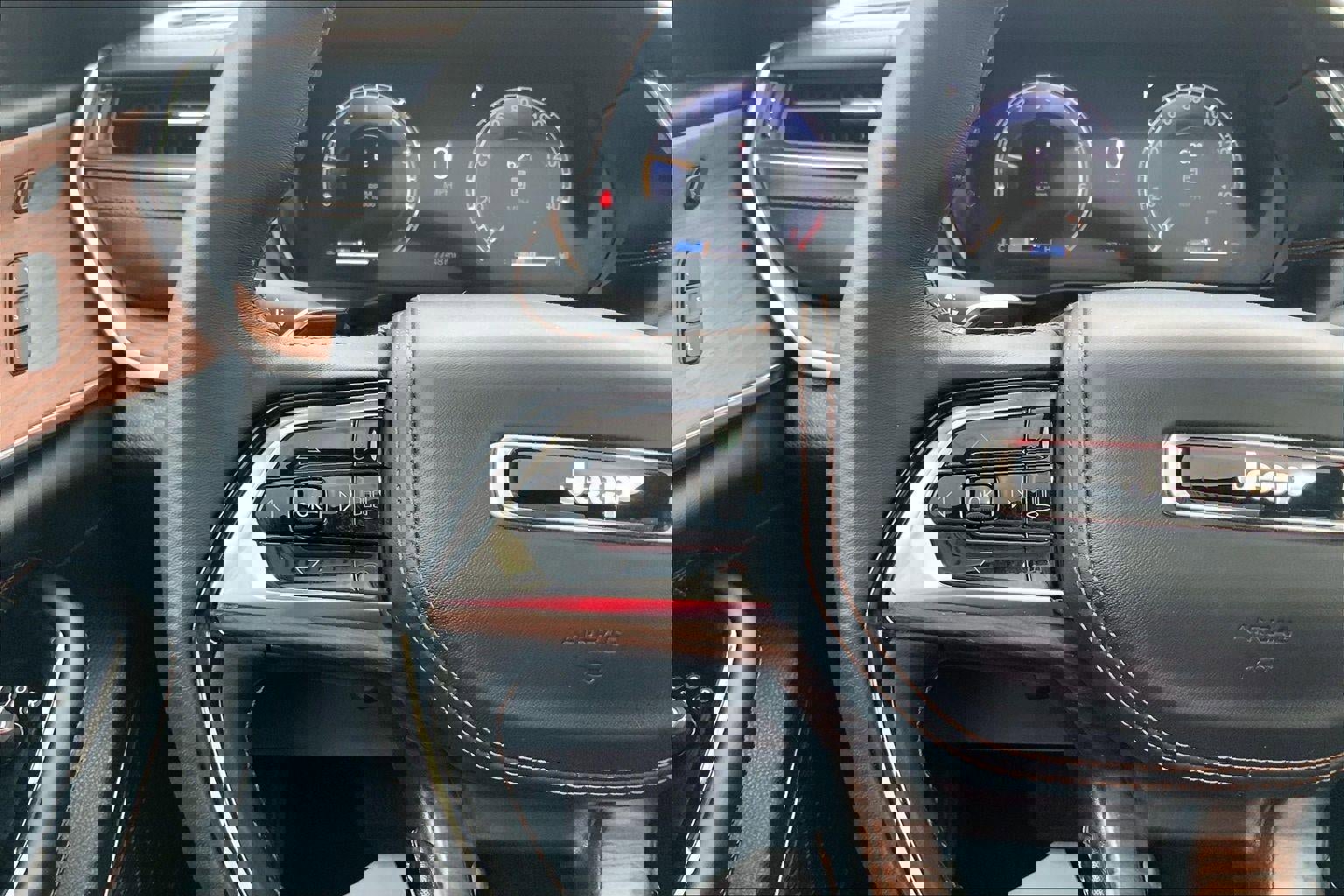 Used 2025 Jeep Grand Cherokee L Summit w/ Obsidian Package AWD/4WD image 18