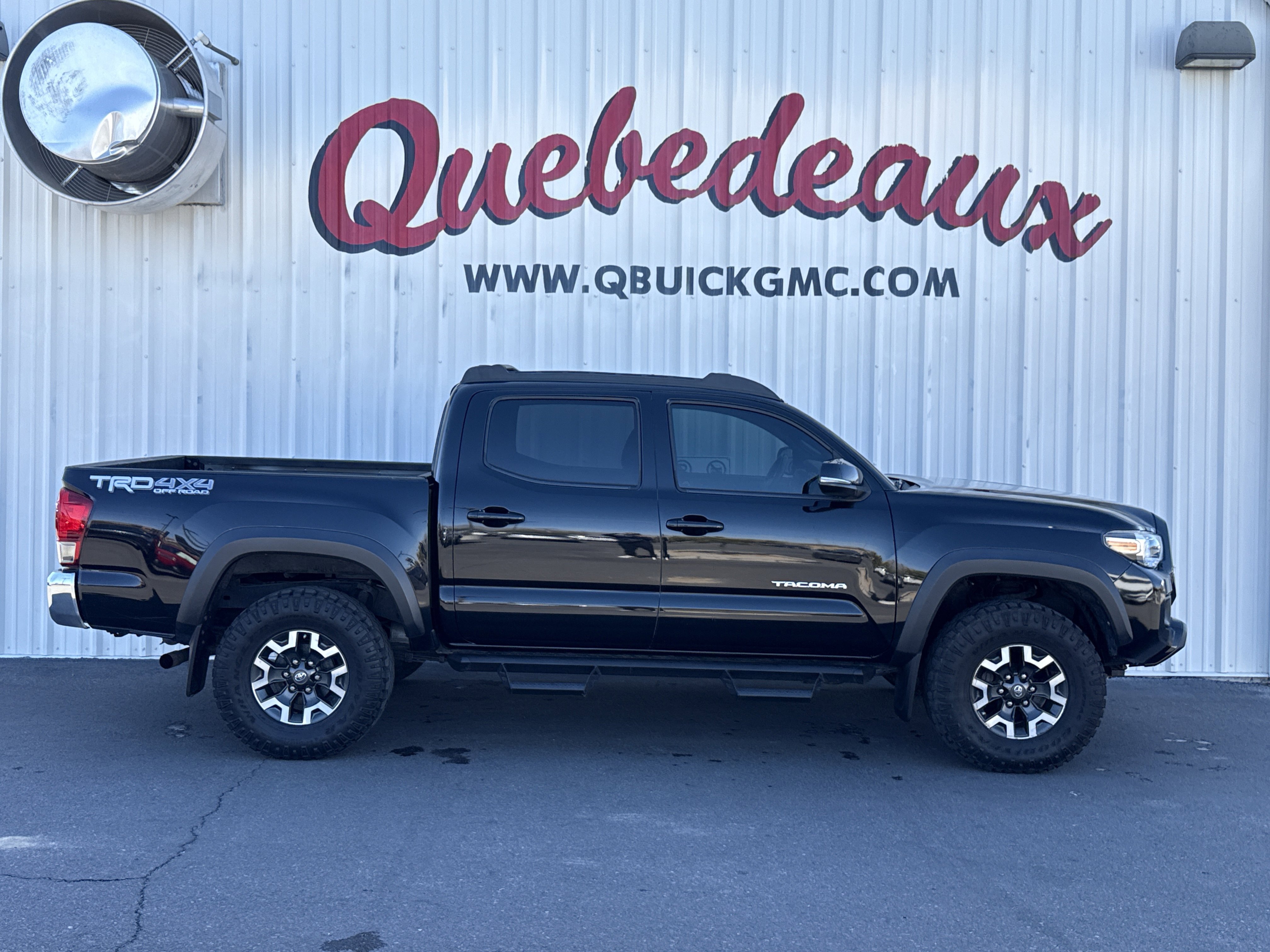 Used 2017 Toyota Tacoma TRD Off-Road w/ Tow Package (A/T) image 26