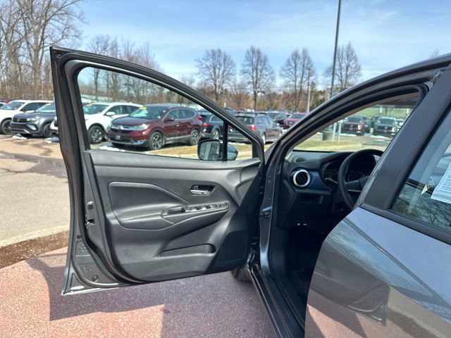Used 2025 Nissan Versa SV w/ Trunk Package FWD image 11