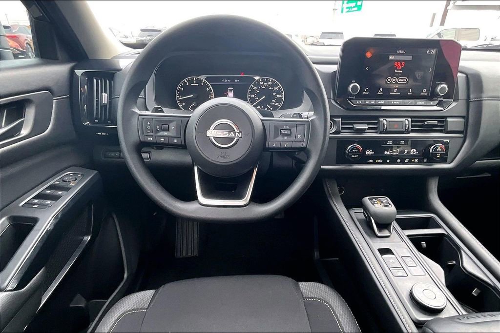 Used 2024 Nissan Pathfinder S image 8