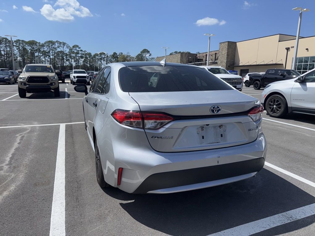 Used 2020 Toyota Corolla LE image 3