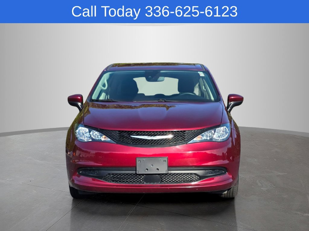 Used 2023 Chrysler Voyager LX FWD image 2