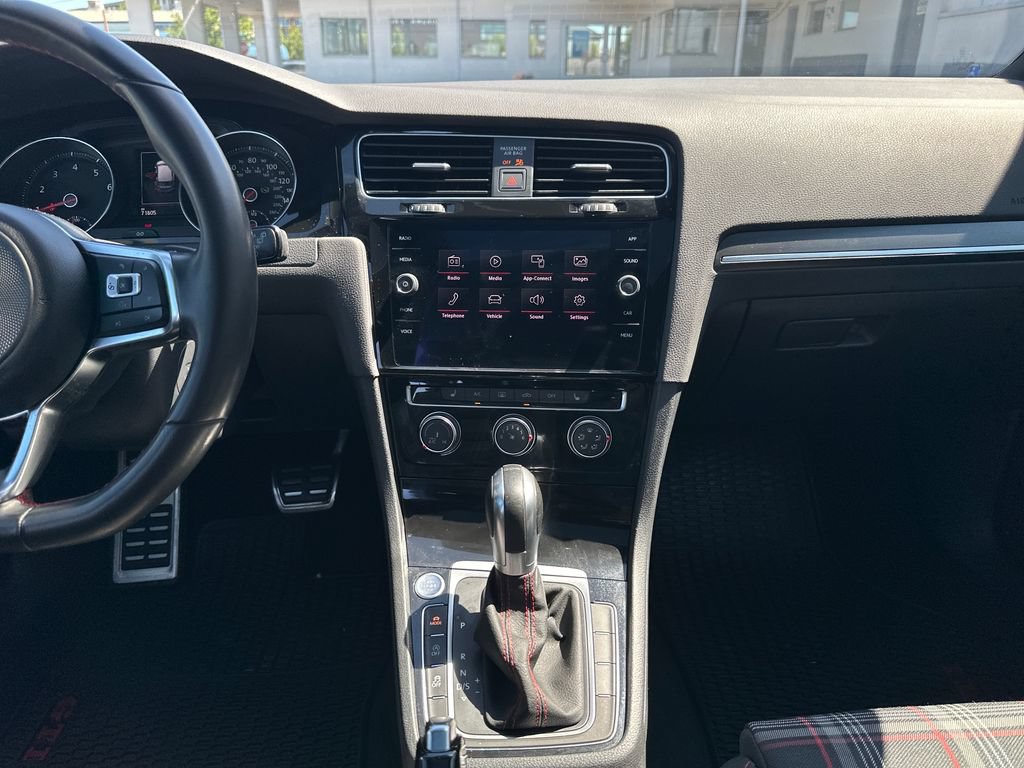 Used 2018 Volkswagen GTI SE FWD image 16