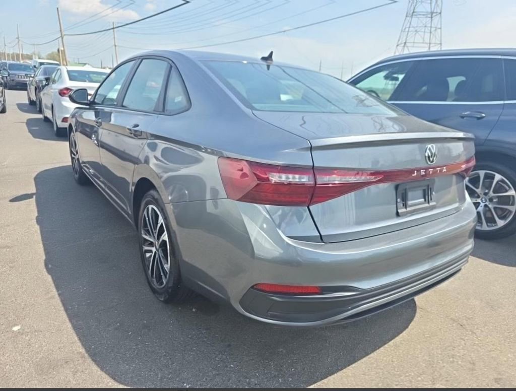 Used 2025 Volkswagen Jetta Sport image 2