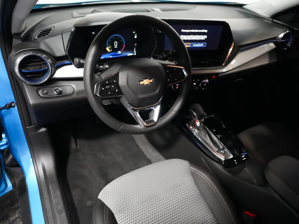Used 2025 Chevrolet Trax LT w/ Driver Confidence Package FWD image 16