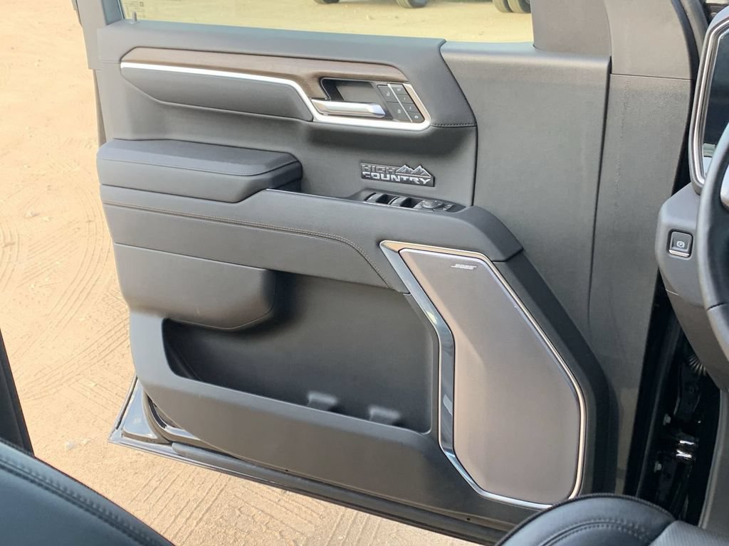 Certified 2025 Chevrolet Silverado 1500 High Country w/ Midnight Edition AWD/4WD image 21