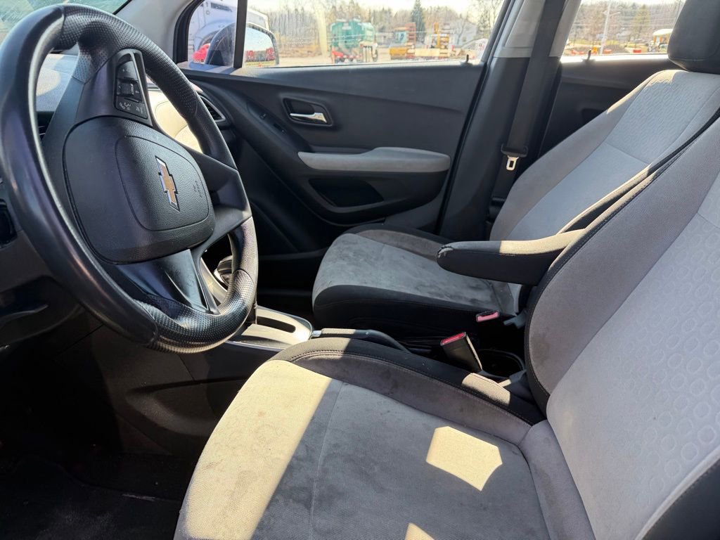 Used 2020 Chevrolet Trax LS FWD image 7