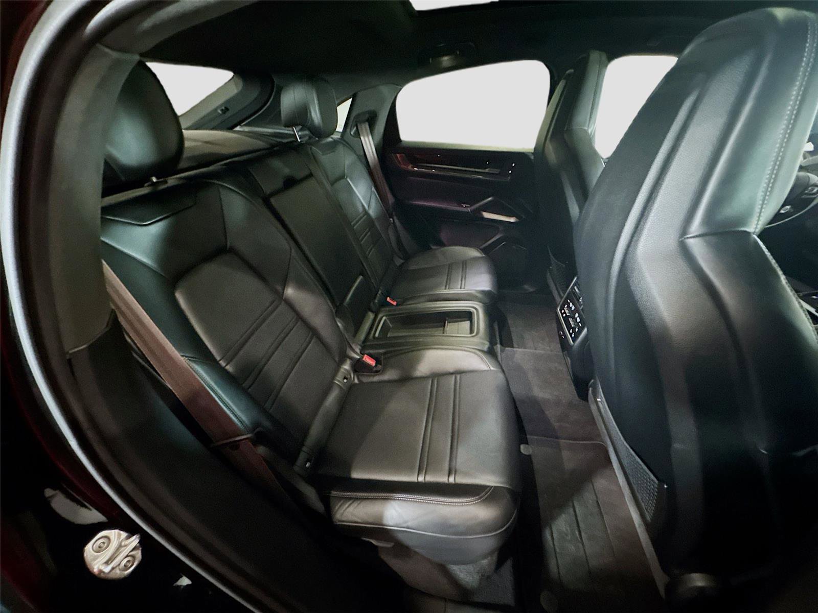 Used 2025 Porsche Cayenne Turbo image 24