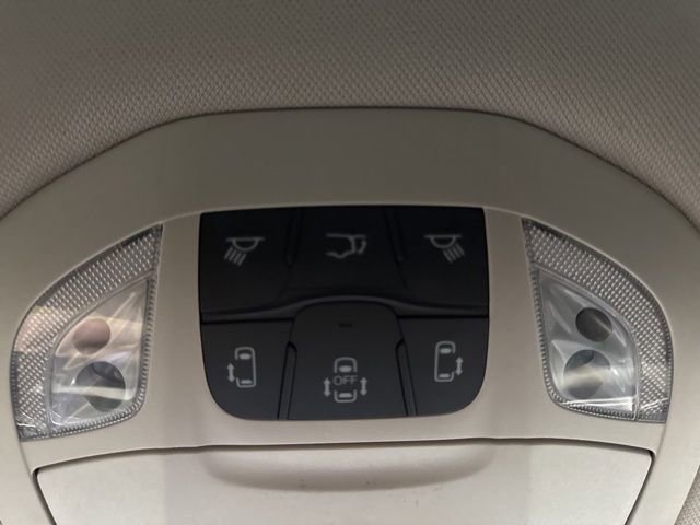 Used 2024 Chrysler Voyager LX image 13