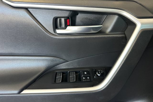 Used 2022 Toyota RAV4 XLE FWD image 12