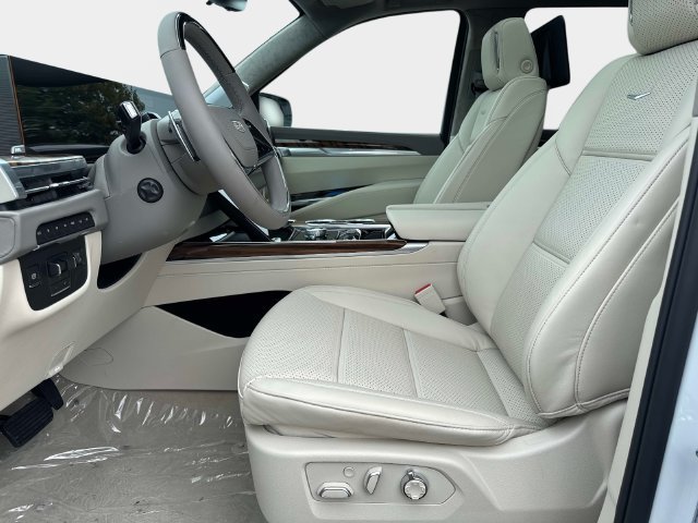 New 2026 Cadillac Escalade Platinum Sport w/ LPO, ONYX Package AWD/4WD image 19