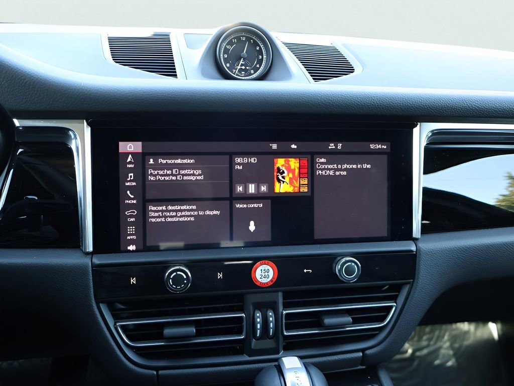 Used 2025 Porsche Macan image 23