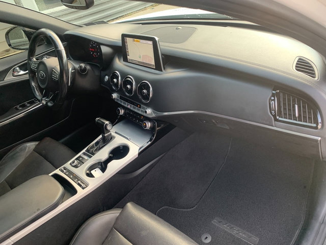 Used 2019 Kia Stinger GT1 AWD/4WD image 11