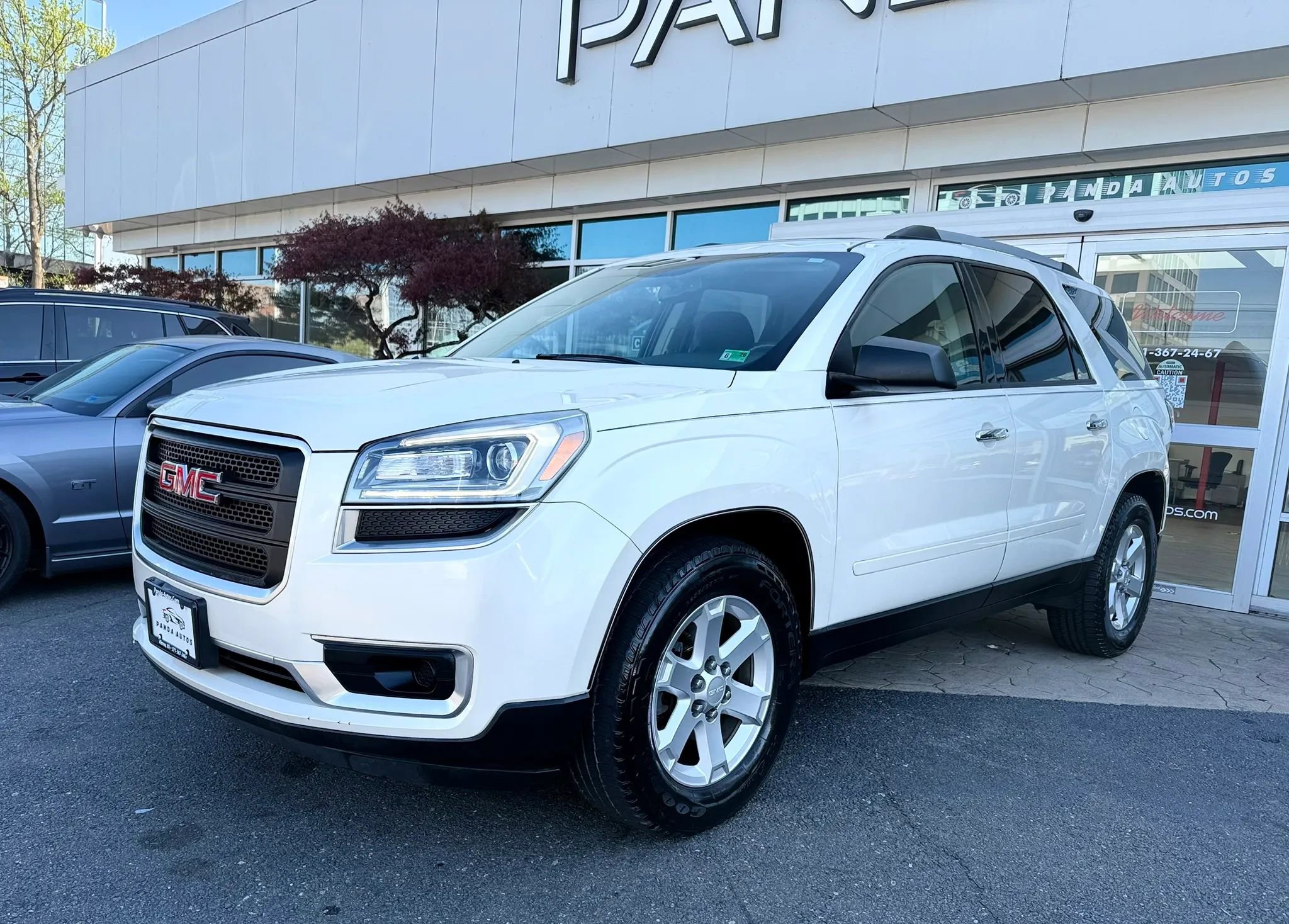 Used 2014 GMC Acadia SLE image 3