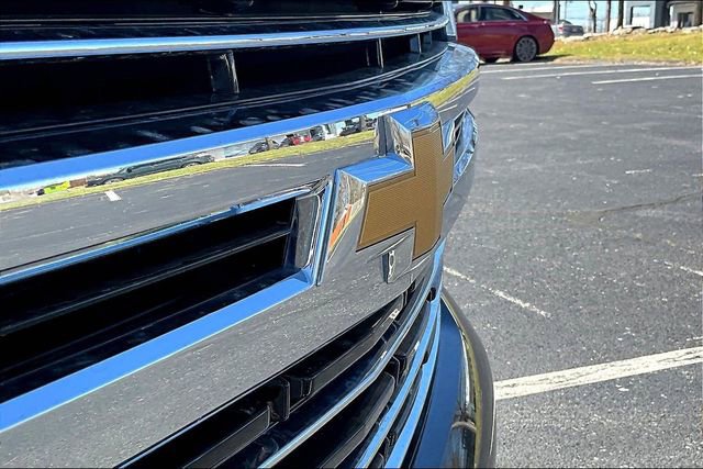 Used 2022 Chevrolet Suburban LT image 32