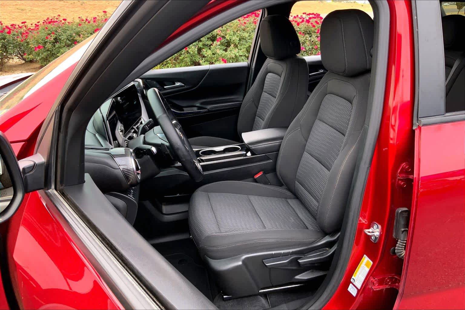 Used 2025 Chevrolet Equinox LT FWD image 8