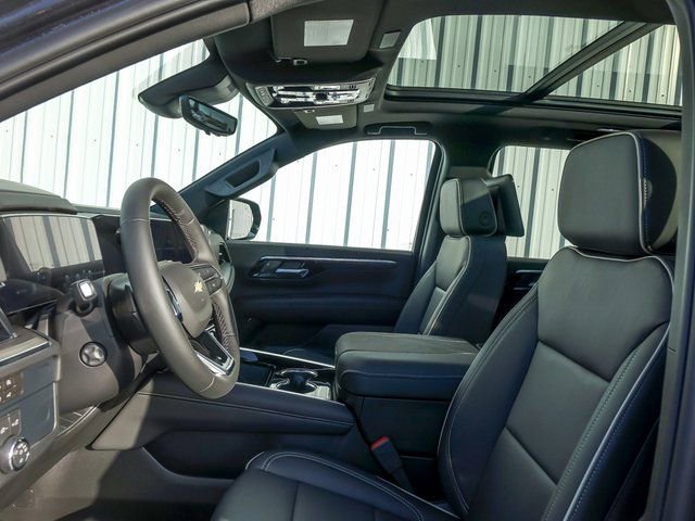 New 2026 Chevrolet Suburban Premier image 17