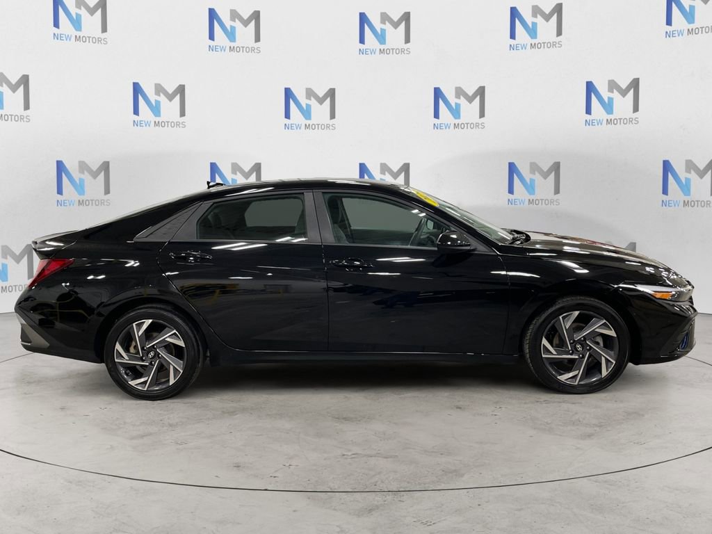Used 2025 Hyundai Elantra Sport FWD image 6