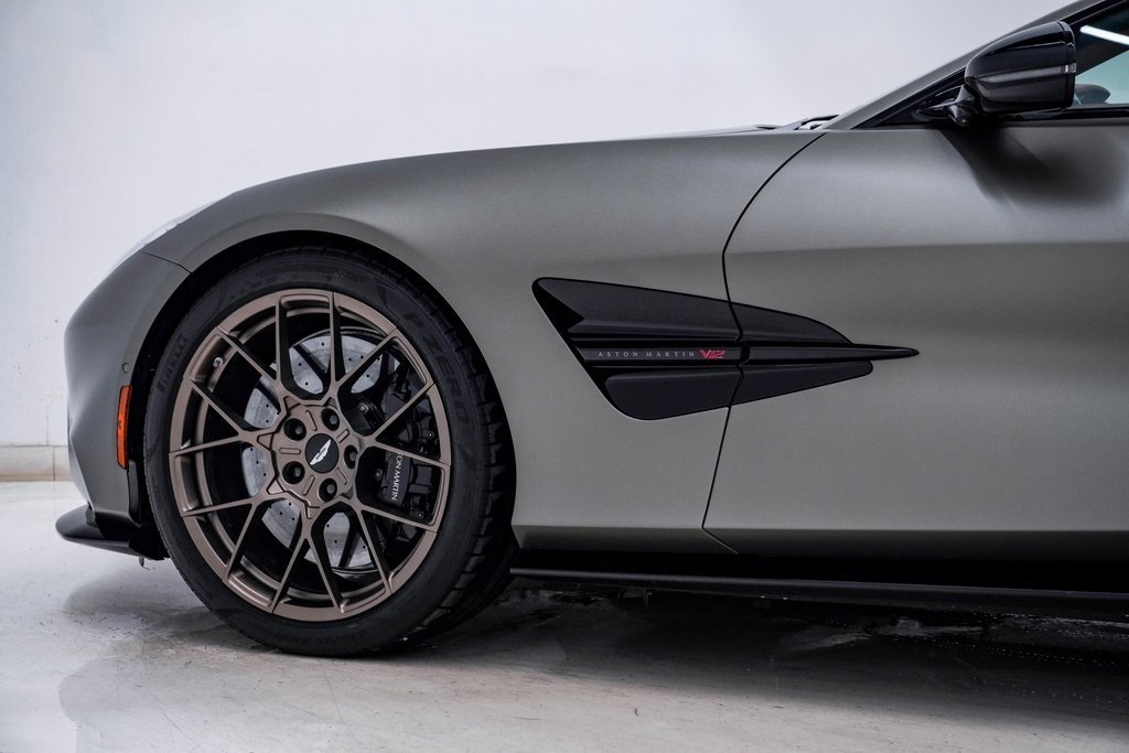 Used 2025 Aston Martin Vanquish image 16
