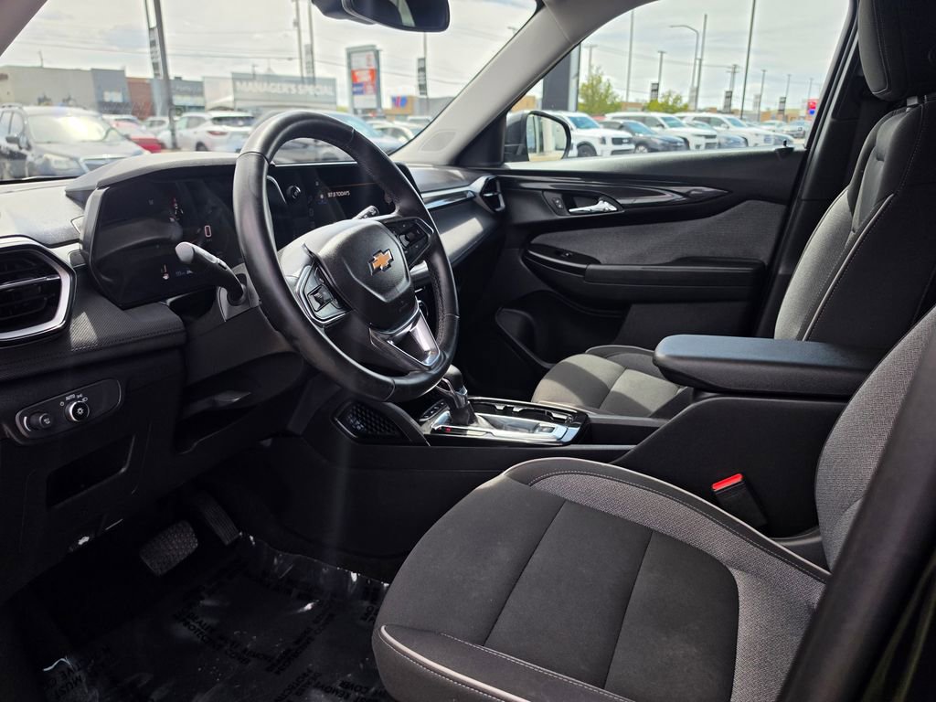 Used 2024 Chevrolet TrailBlazer LT w/ Convenience Package AWD/4WD image 9