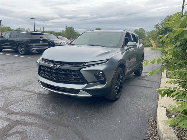 Used 2024 Chevrolet Blazer LT w/ LPO, Black Grille Bar Package FWD image 4