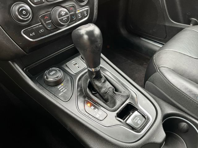 Used 2019 Jeep Cherokee Limited image 21