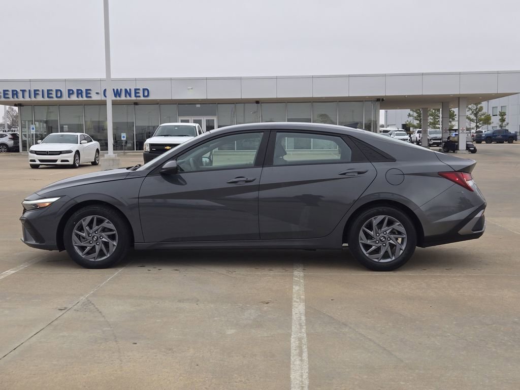 Used 2024 Hyundai Elantra SEL image 4