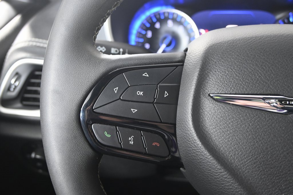 Used 2022 Chrysler Pacifica Touring-L w/ S Appearance Package image 39