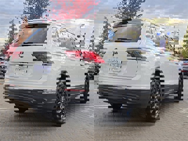 Used 2024 Volkswagen Tiguan SE image 23