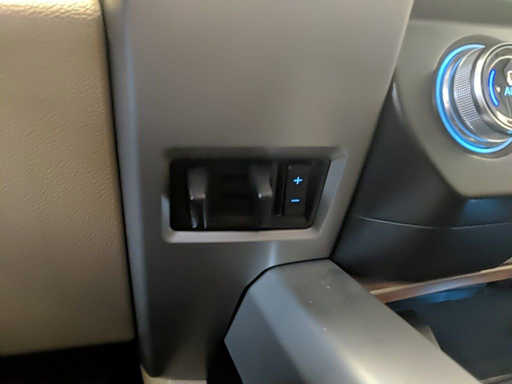 Used 2017 Ford F150 Lariat w/ Equipment Group 502A Luxury image 25