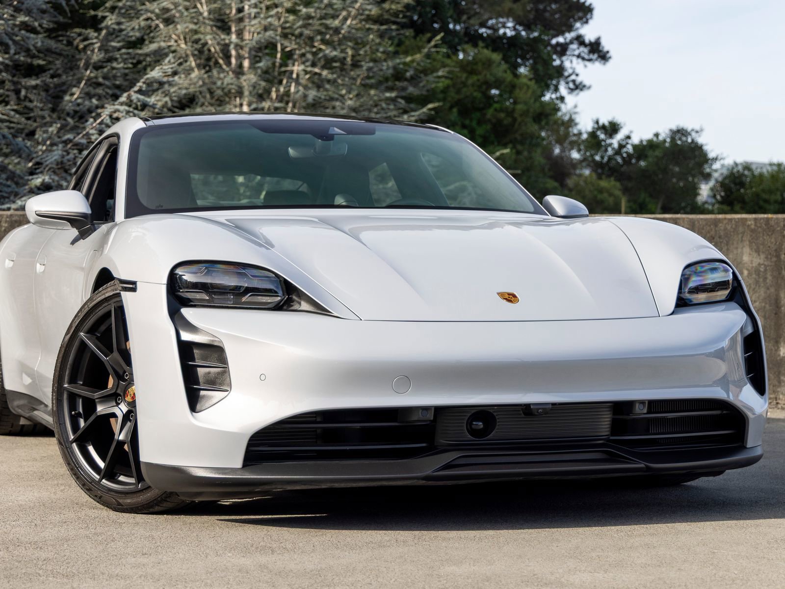 Certified 2024 Porsche Taycan GTS image 9