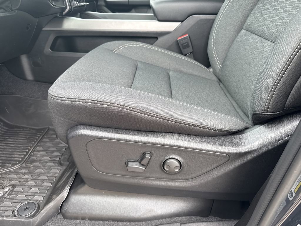 New 2026 RAM 1500 4x4 Crew Cab image 13