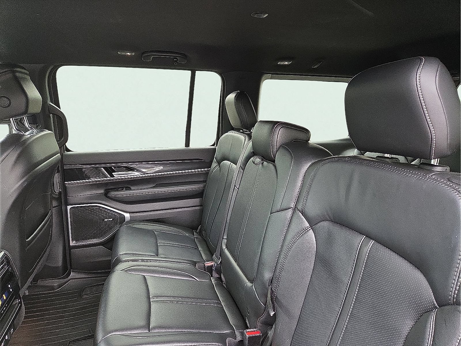 Used 2023 Jeep Wagoneer 4WD image 9