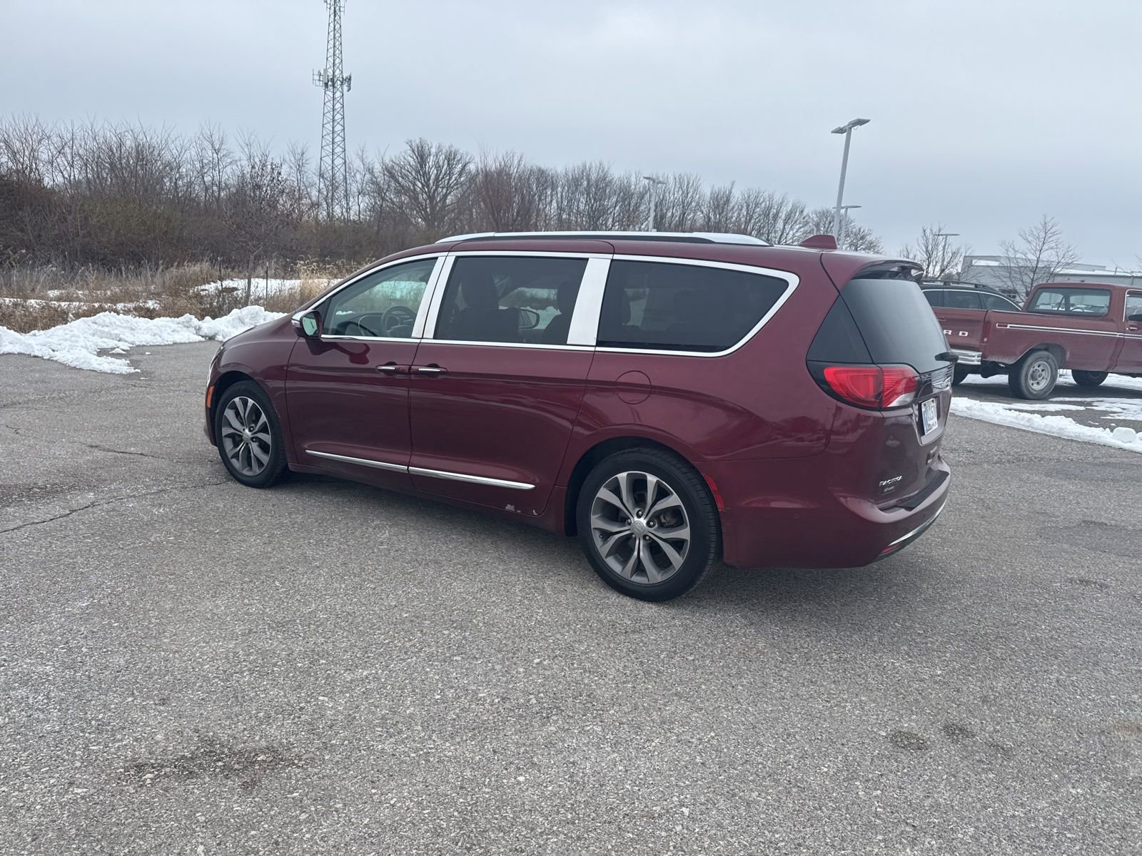 Used 2017 Chrysler Pacifica Limited image 12